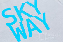 Серые футболки с надписью «SKY WAY»