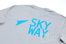 Серые футболки с надписью «SKY WAY»